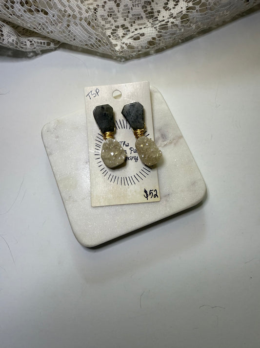 Earthy Elegance: Agate and Crystal Drop Earrings